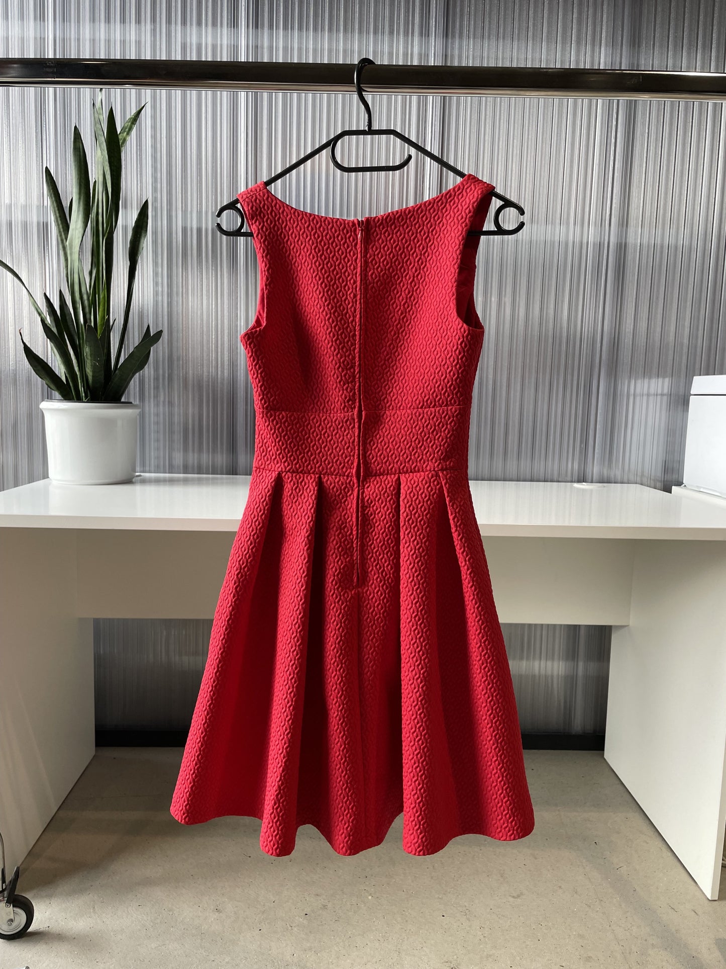 Červené elegantní šaty vel.32