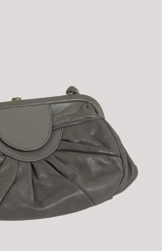 Menší šedá kožená vintage kabelka