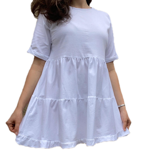 Bílé volánové šaty